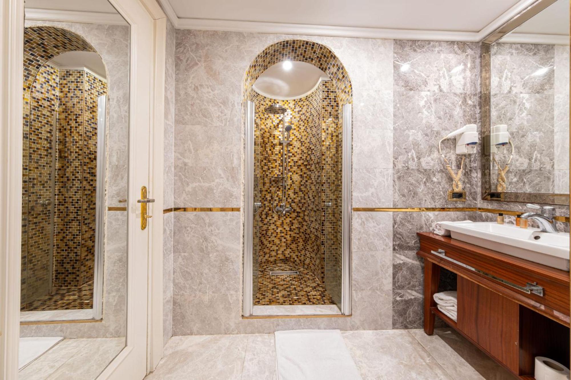 Myy Boutique Hotel Istanbul Bagian luar foto