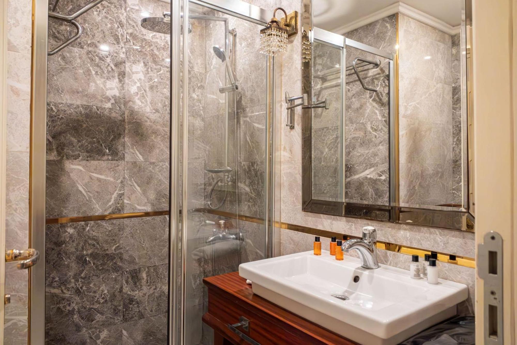 Myy Boutique Hotel Istanbul Bagian luar foto